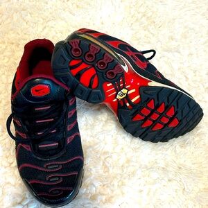 Nike sneakers youth size